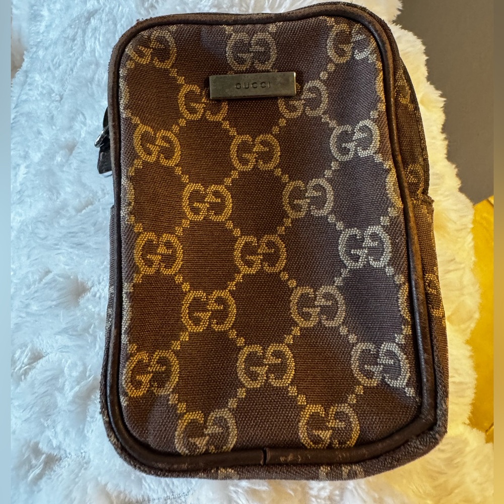GUCCI POUCH